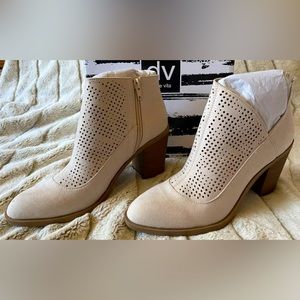 DV Dolce Vita JET Tan/Sand Perforated Faux Leather Boots Women's Size 6.5